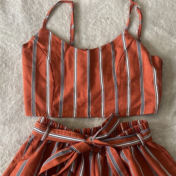 Striped Cami Belted Shorts Two Piece Set in Chestnut Red Size Medium - Picture 6 of 9